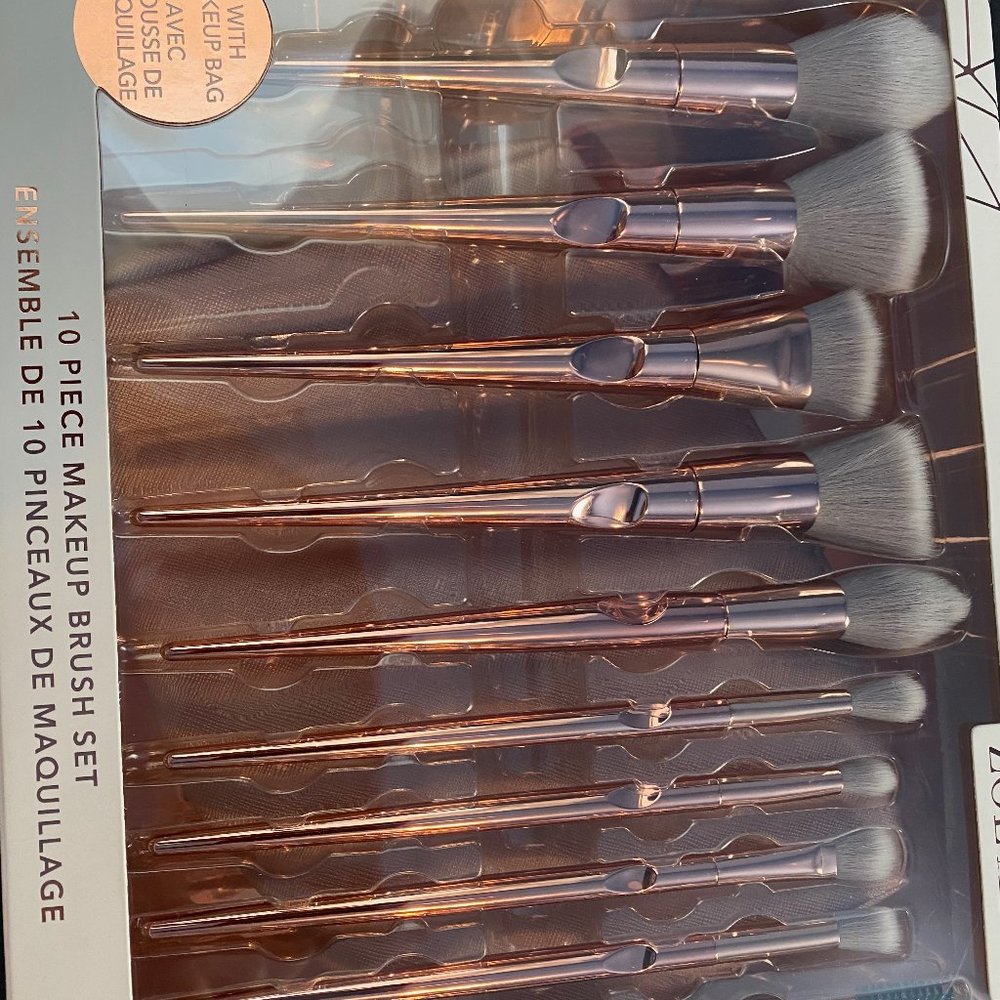 Zoe Ayla 10 Piece Ergonomic Makeup Brushes w/ Bag